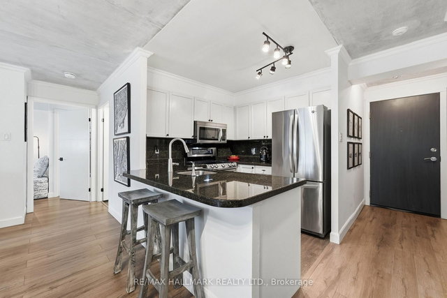 705 - 600 Queens Quay W