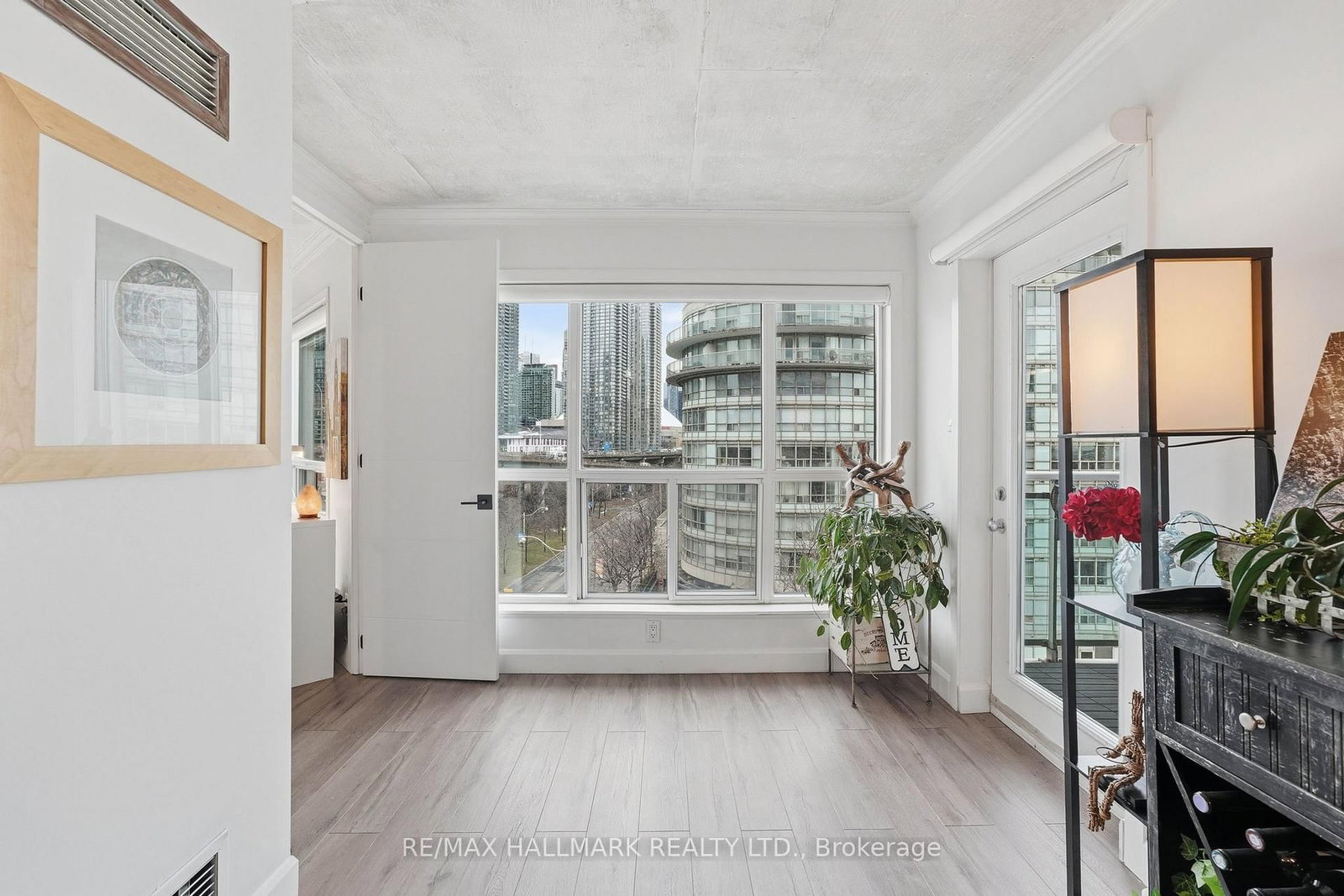 Condo for sale at 705-600 Queens Quay, Toronto, Ontario, M5V 3M3 - Waterfront Communities C1 - MLS: C12994352