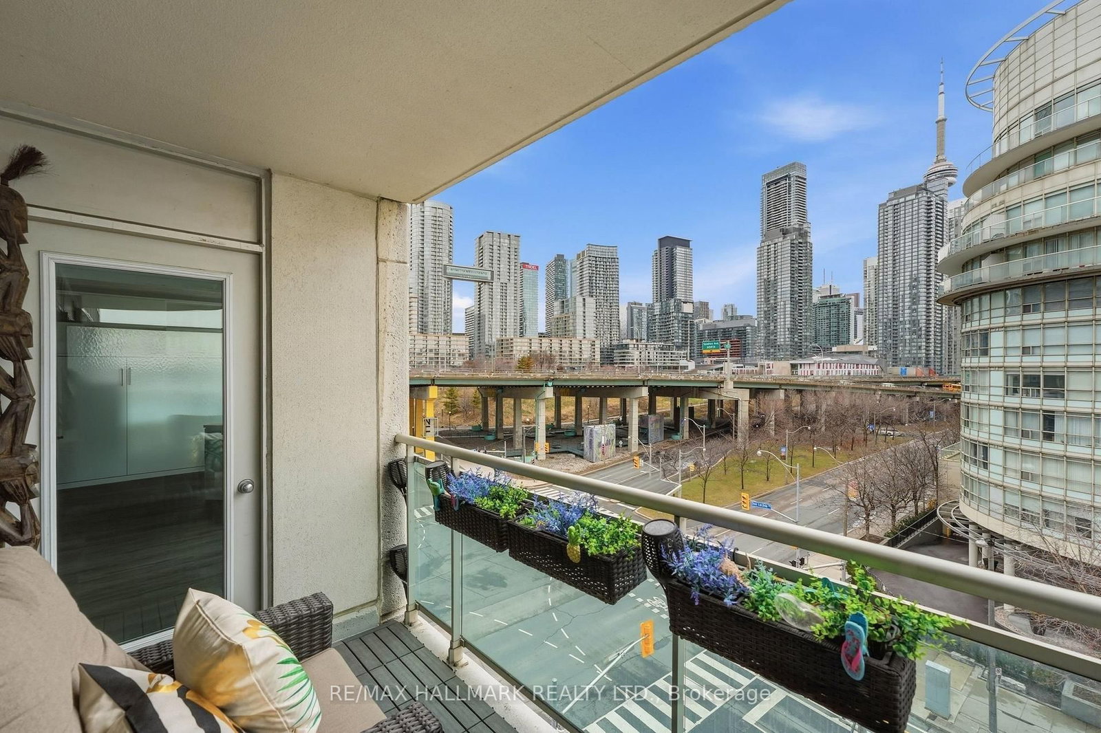 Condo for sale at 705-600 Queens Quay, Toronto, Ontario, M5V 3M3 - Waterfront Communities C1 - MLS: C12994352