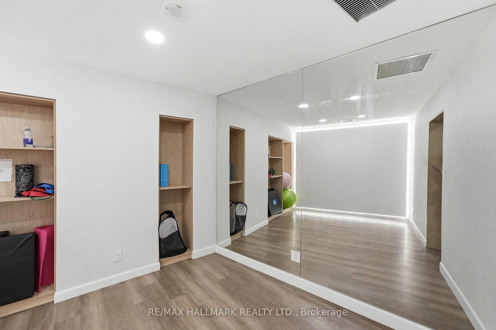 Condo for sale at 705-600 Queens Quay, Toronto, Ontario, M5V 3M3 - Waterfront Communities C1 - MLS: C12994352