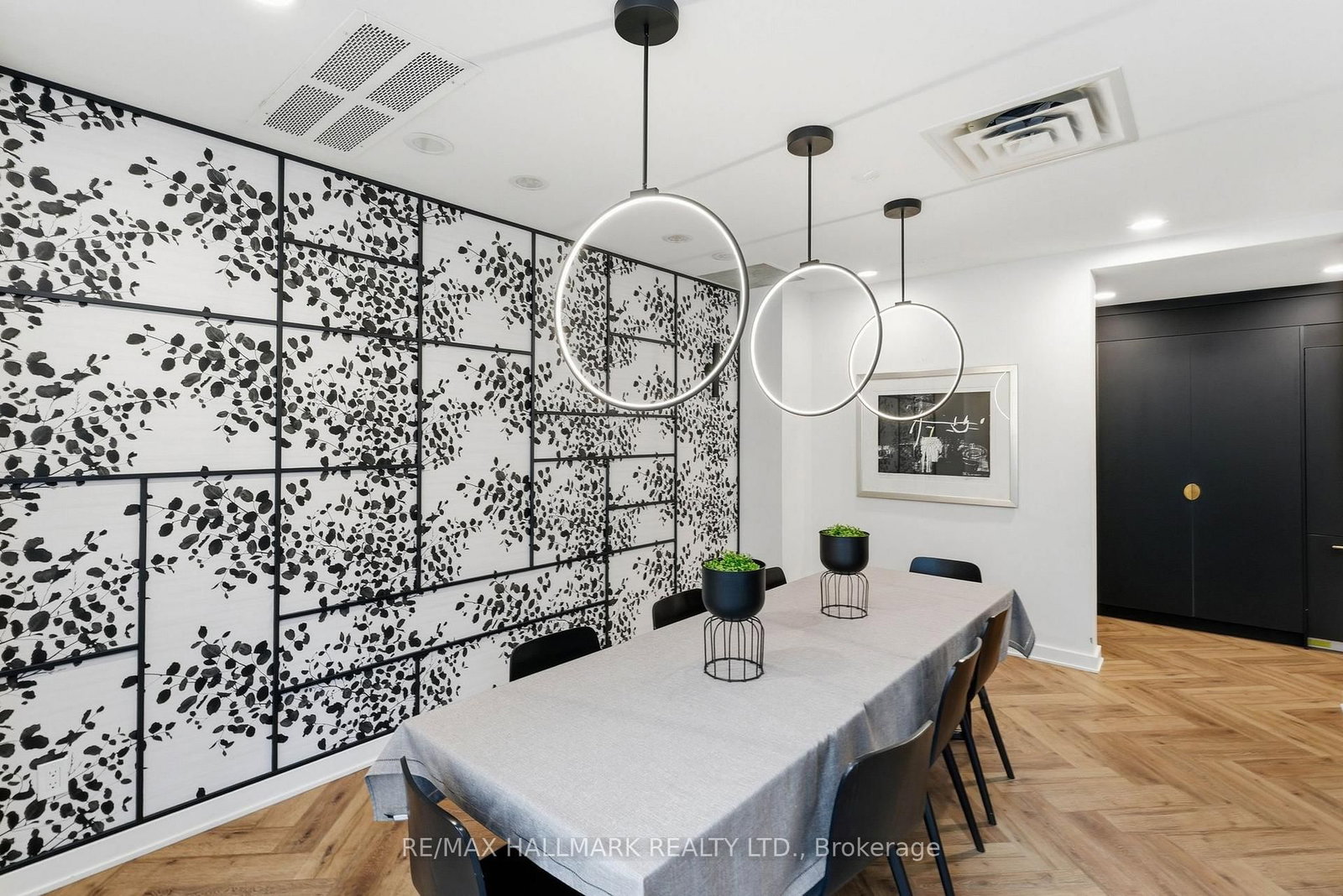 Condo for sale at 705-600 Queens Quay, Toronto, Ontario, M5V 3M3 - Waterfront Communities C1 - MLS: C12994352