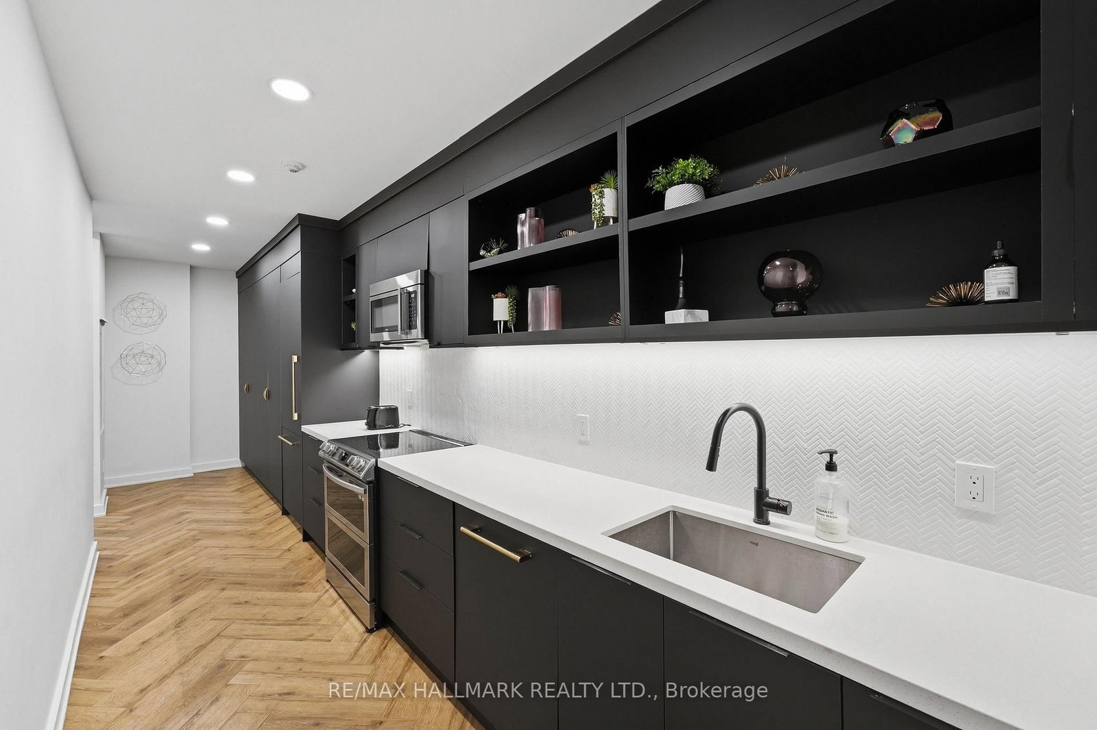 Condo for sale at 705-600 Queens Quay, Toronto, Ontario, M5V 3M3 - Waterfront Communities C1 - MLS: C12994352