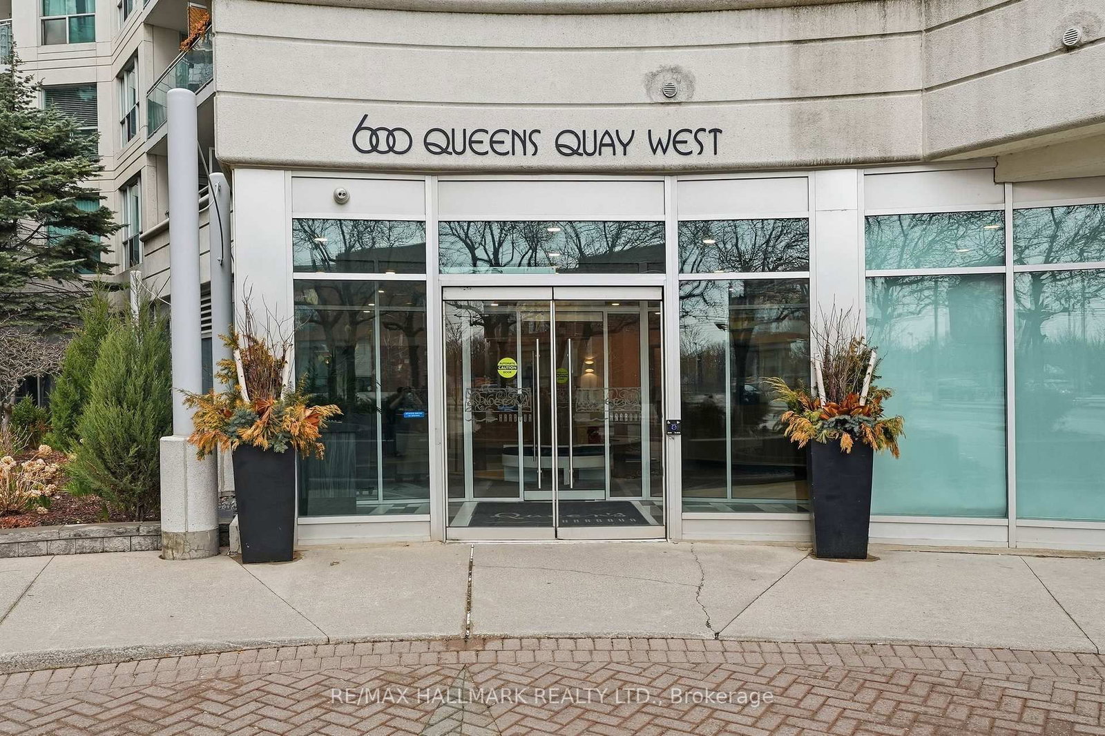 Condo for sale at 705-600 Queens Quay, Toronto, Ontario, M5V 3M3 - Waterfront Communities C1 - MLS: C12994352