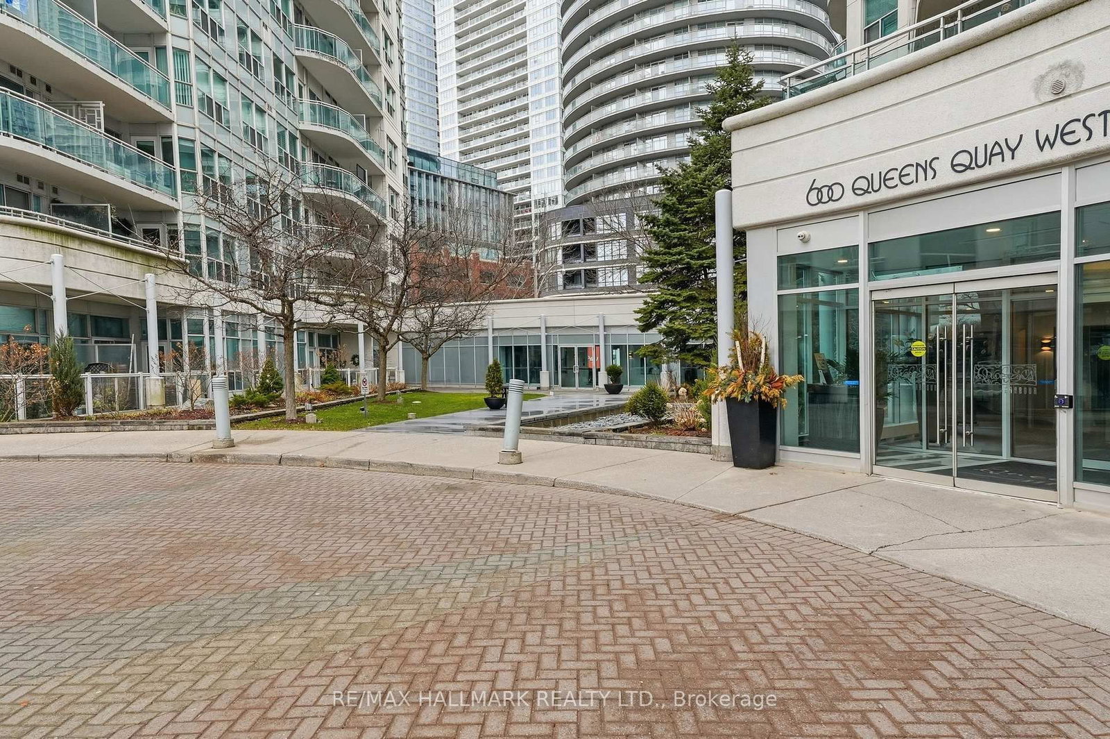 Condo for sale at 705-600 Queens Quay, Toronto, Ontario, M5V 3M3 - Waterfront Communities C1 - MLS: C12994352