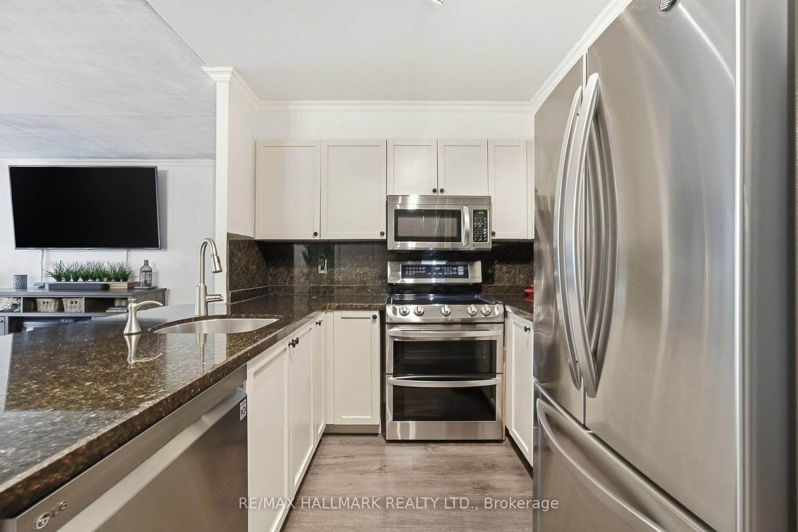 Condo for sale at 705-600 Queens Quay, Toronto, Ontario, M5V 3M3 - Waterfront Communities C1 - MLS: C12994352