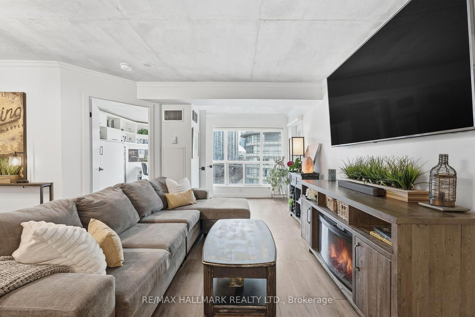 Condo for sale at 705-600 Queens Quay, Toronto, Ontario, M5V 3M3 - Waterfront Communities C1 - MLS: C12994352