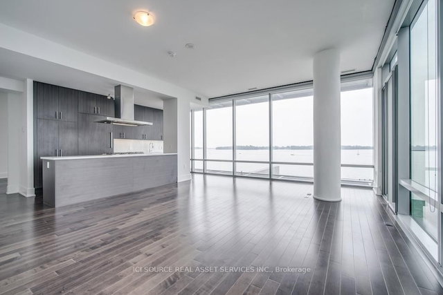 523 - 39 Queens Quay E