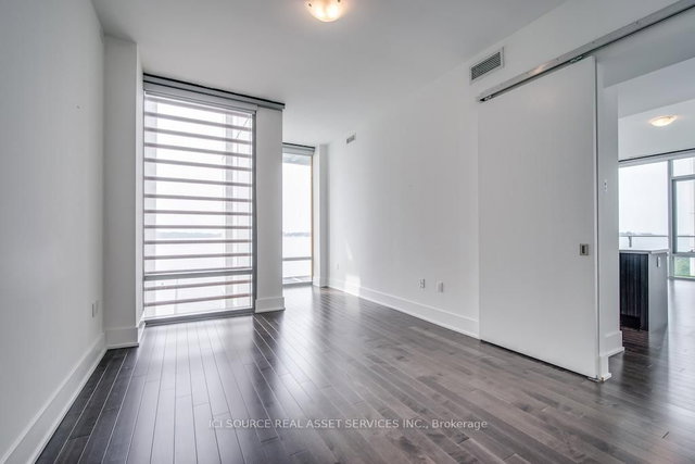 523 - 39 Queens Quay E