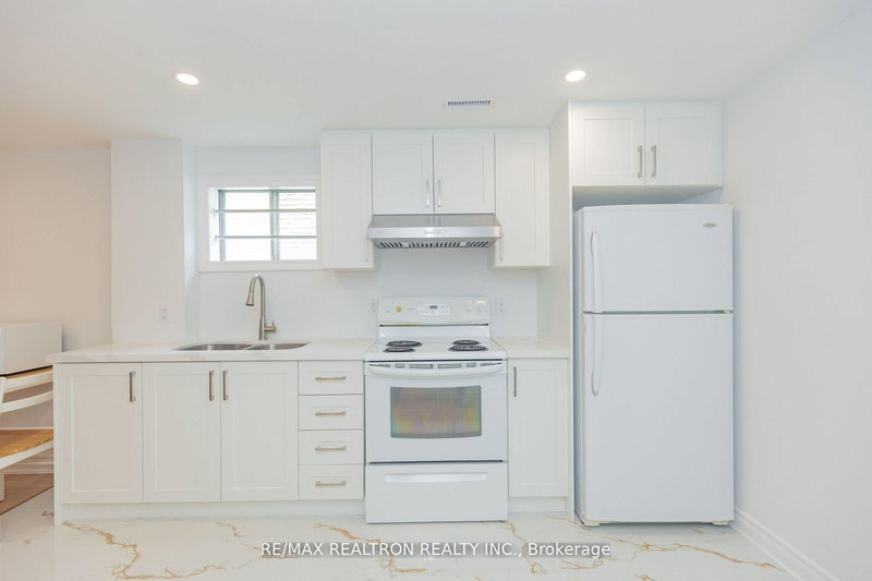 Lower - 129 Sexton Cres, Toronto, M2H 2L7 | Image 3