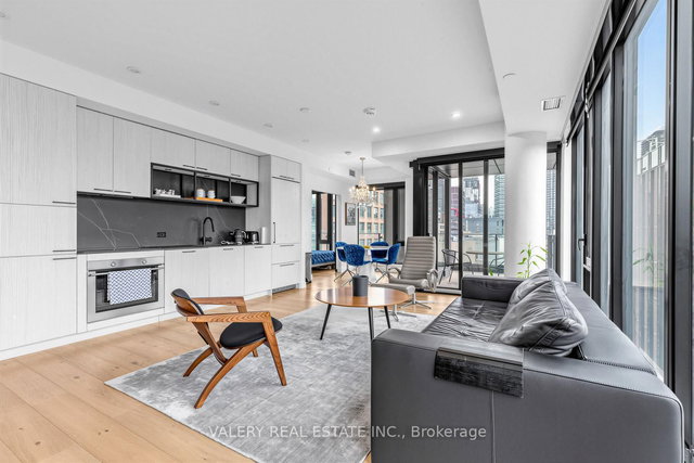 826 - 505 Richmond Street W