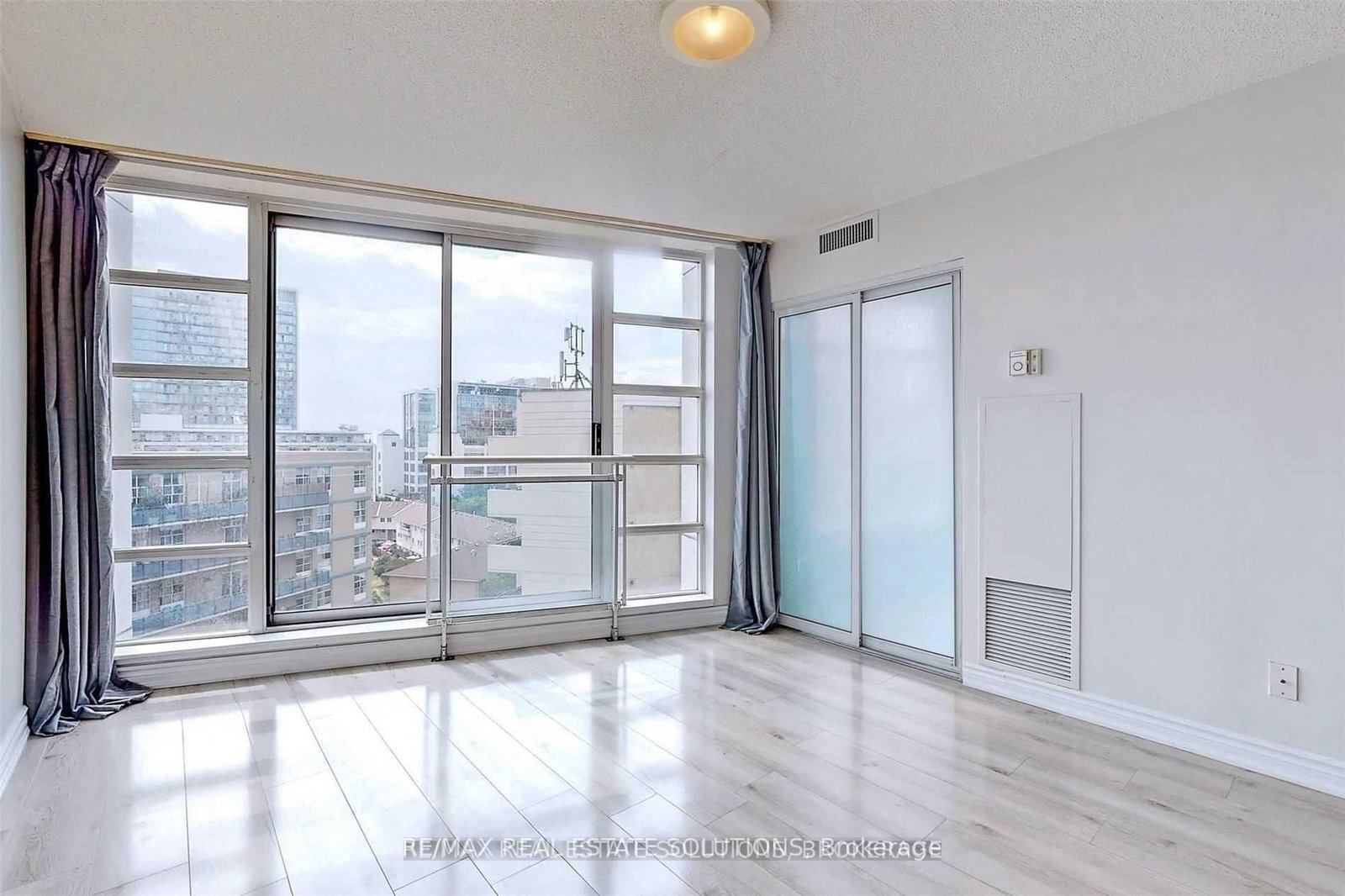 650 Queens Quay W, Unit 1119 - Photo 3