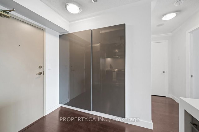 1503 - 909 Bay Street