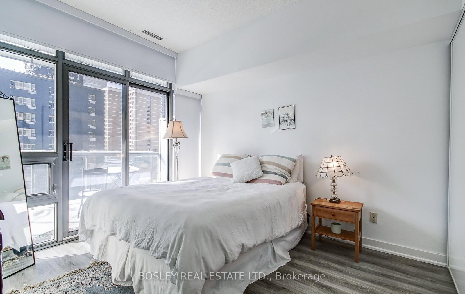 33 Charles Street E, Unit 608 - Photo 38
