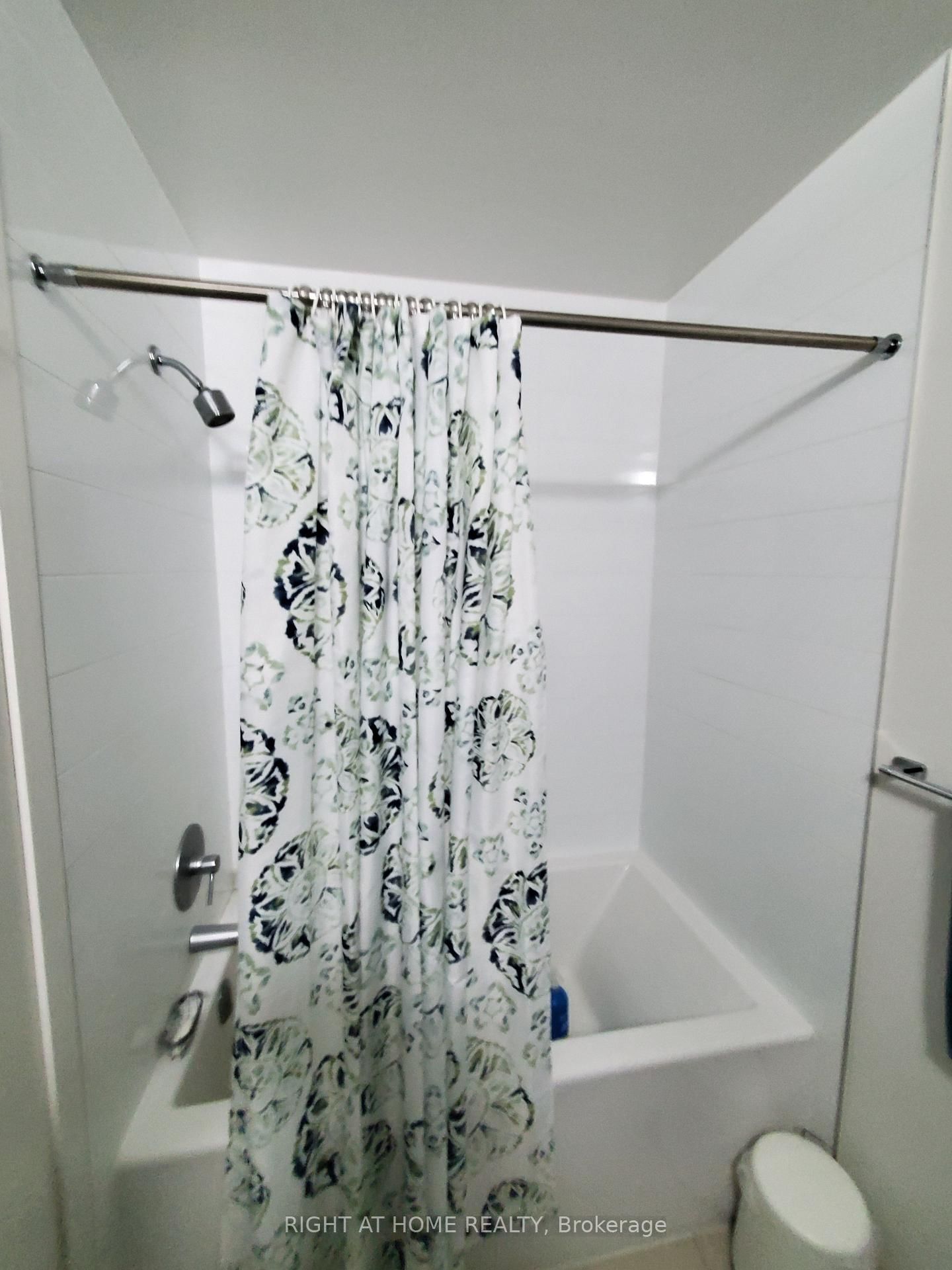 62 Forest Manor Road, Unit 319 - Photo 8