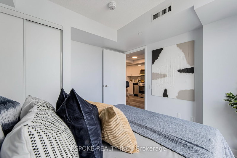 1102 - 38 Monte kwinter Crt, Toronto, M3H 0E2 | Image 3