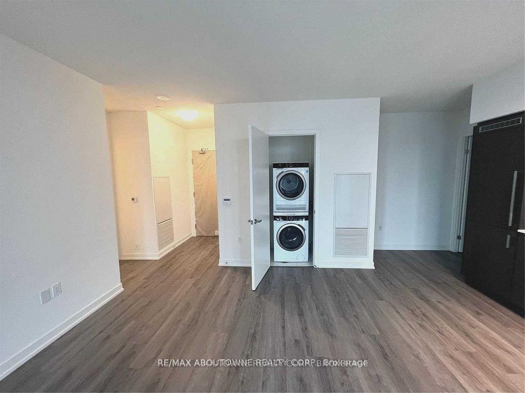 138 Downes Street, Unit 1105