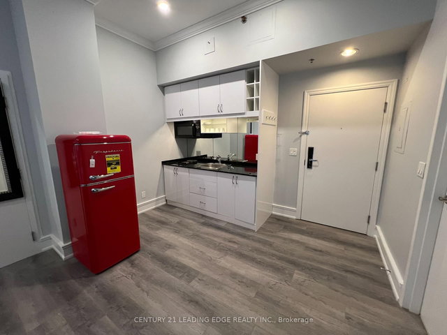 1013 - 1 KING Street W