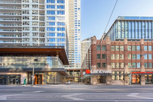 1711 - 17 Bathurst Street