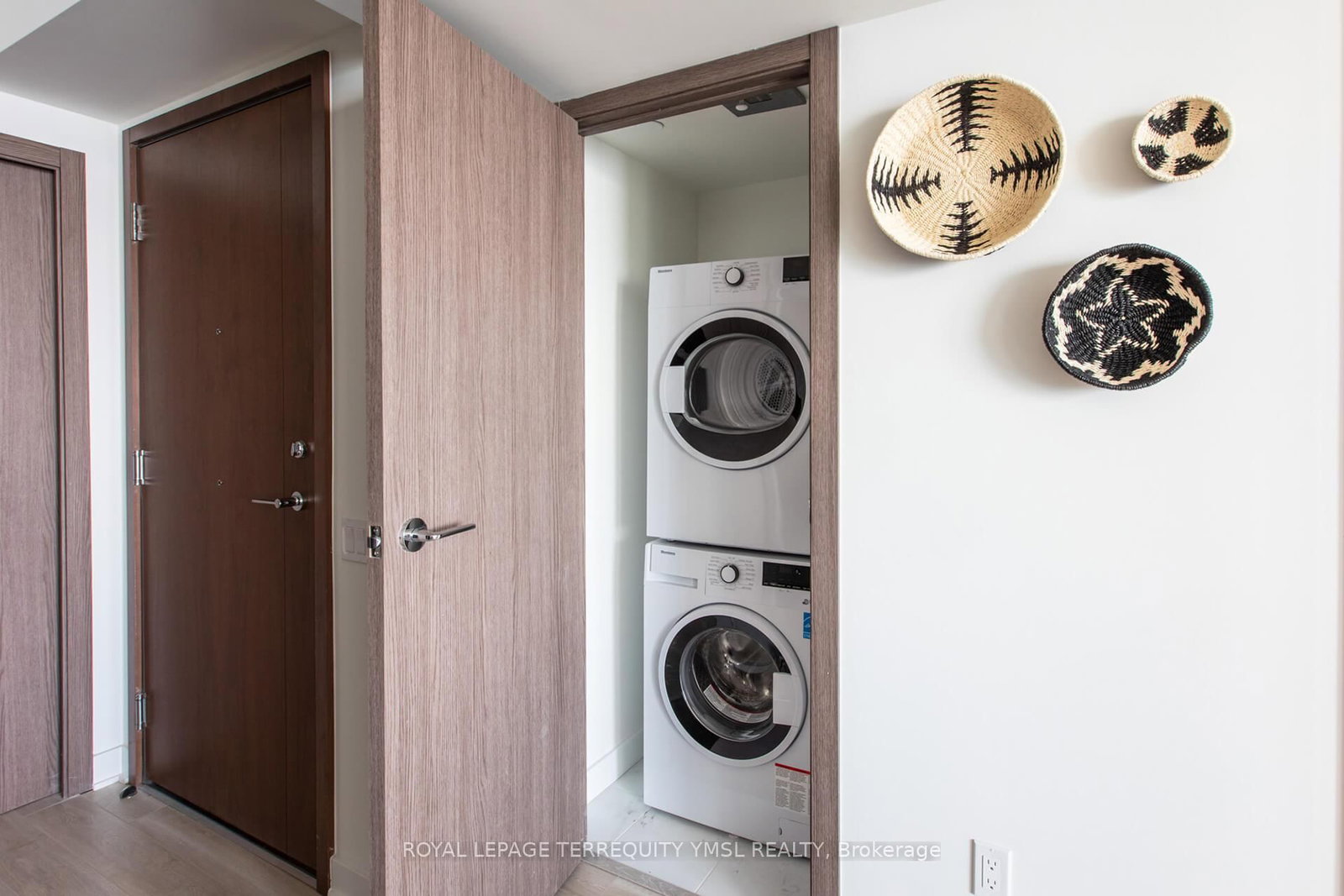 17 Bathurst Street, Unit 1711 - Photo 16