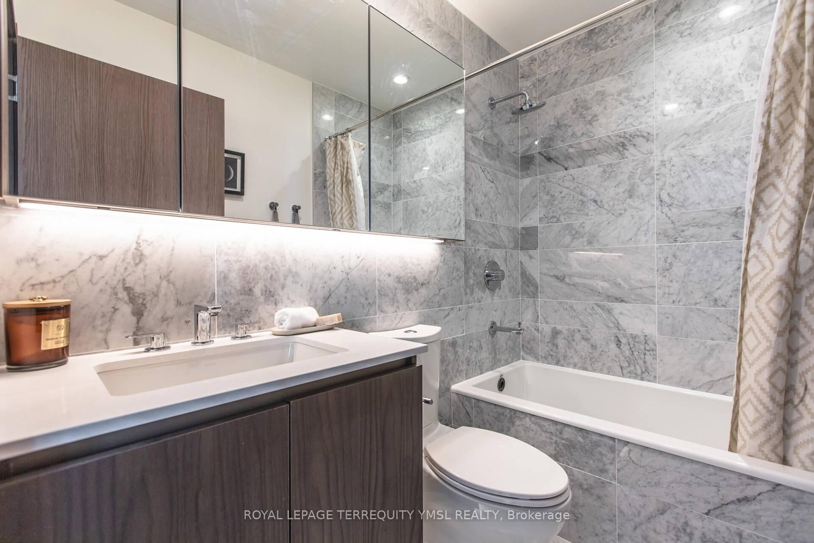 17 Bathurst Street, Unit 1711 - Photo 17