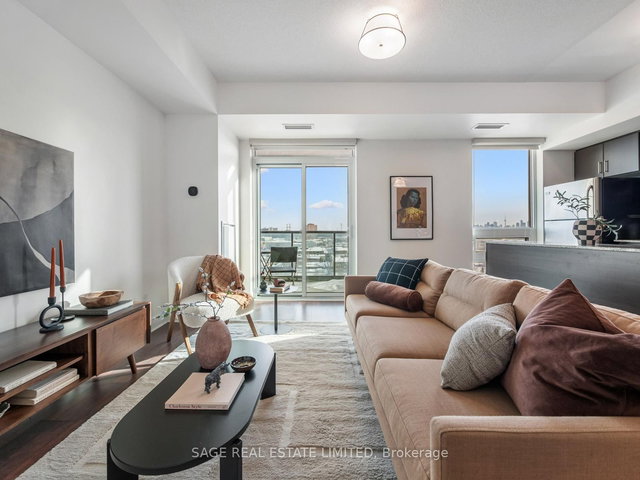 909 - 35 Brian Peck Crescent