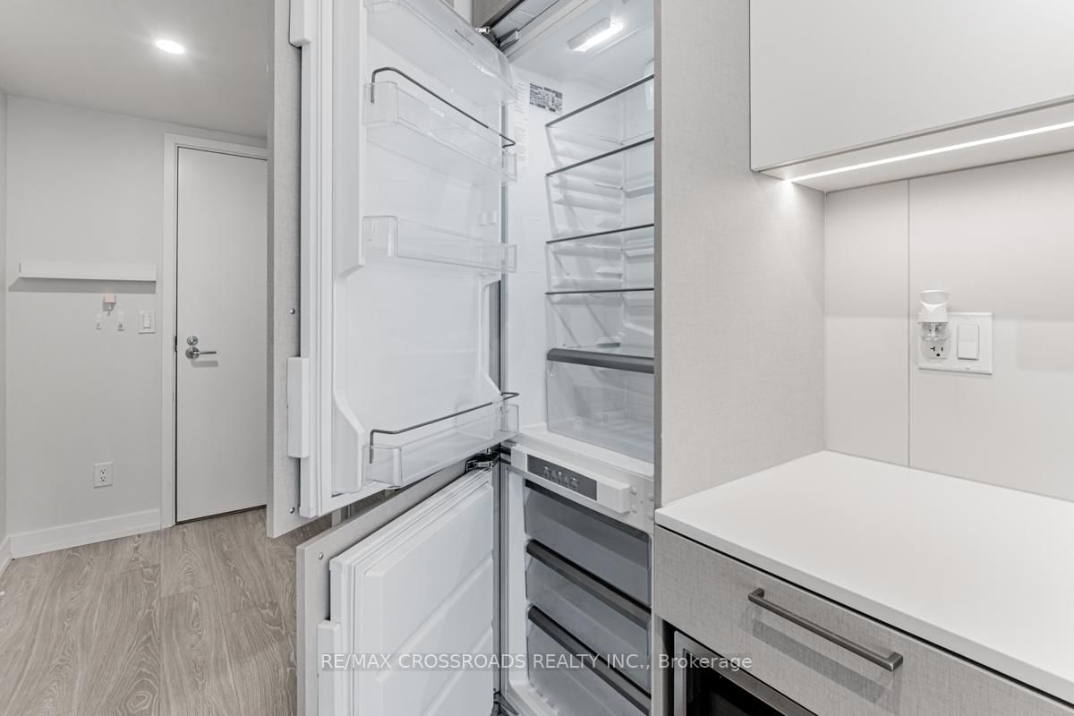 19 Western Battery Road, Unit 3222 - Photo 9