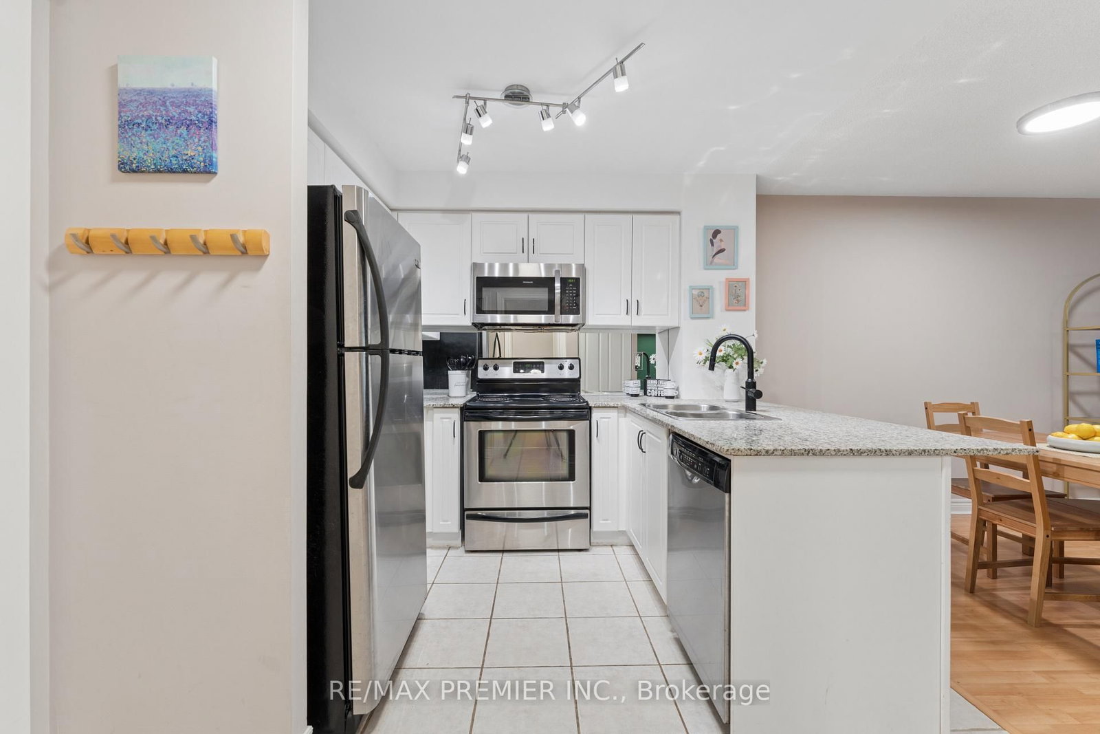 Condo for sale at 307-212 Eglinton Avenue, Toronto, Ontario, M4P 0A3 - Mount Pleasant West - MLS: C12995614