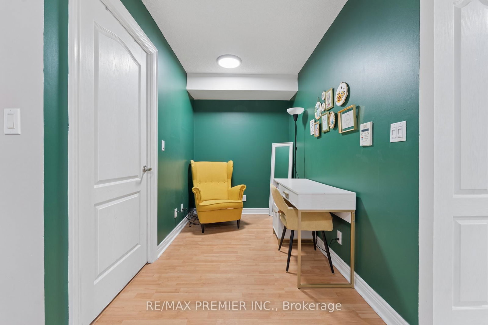 Condo for sale at 307-212 Eglinton Avenue, Toronto, Ontario, M4P 0A3 - Mount Pleasant West - MLS: C12995614