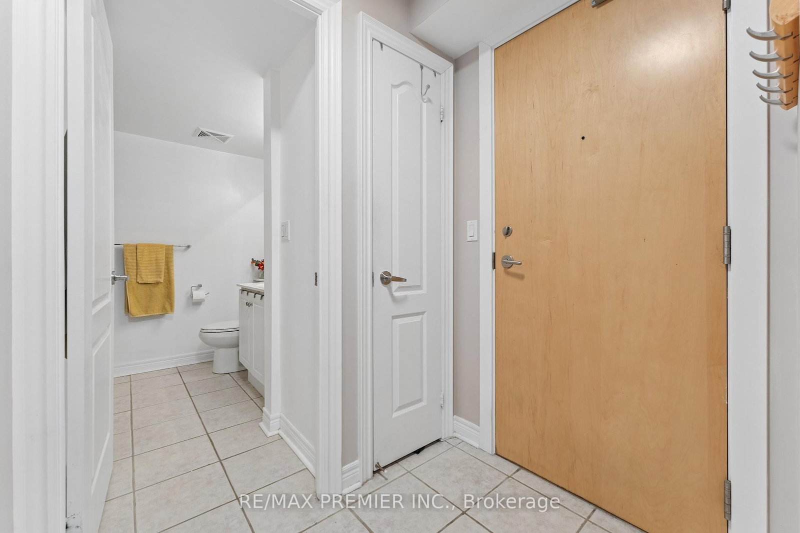 Condo for sale at 307-212 Eglinton Avenue, Toronto, Ontario, M4P 0A3 - Mount Pleasant West - MLS: C12995614