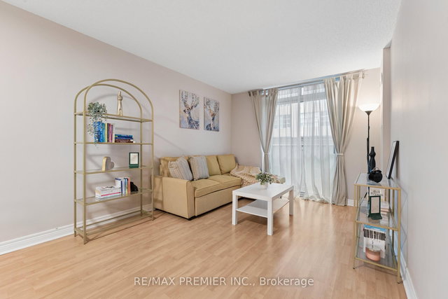 307 - 212 Eglinton Avenue E