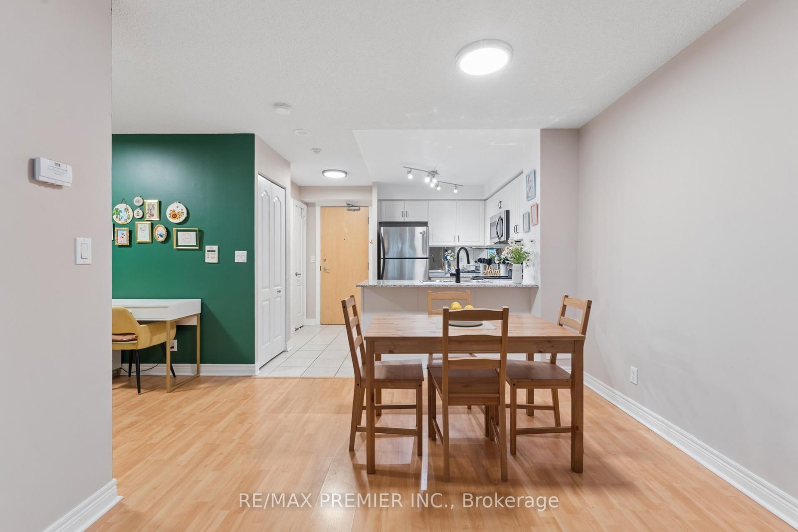 Condo for sale at 307-212 Eglinton Avenue, Toronto, Ontario, M4P 0A3 - Mount Pleasant West - MLS: C12995614