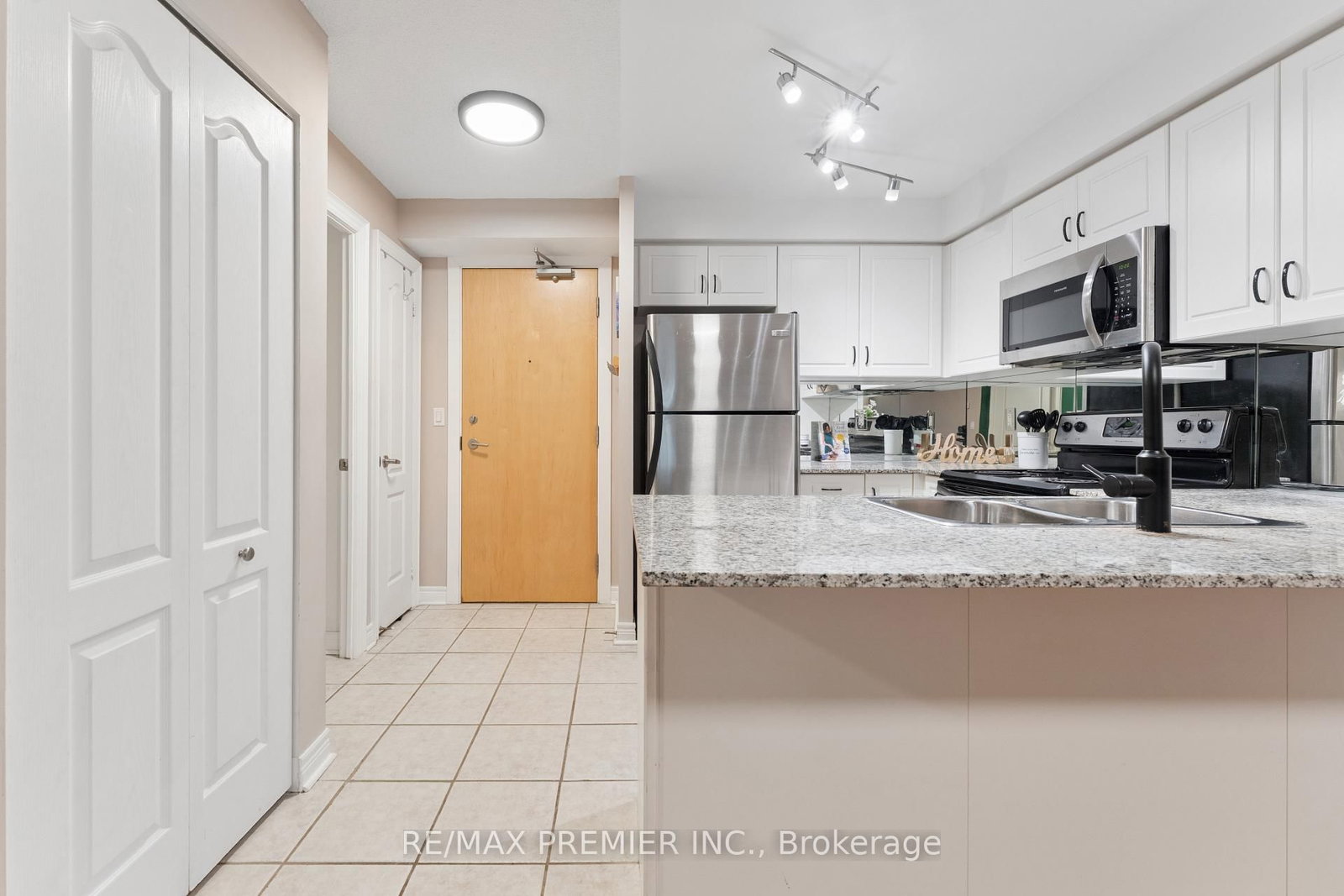 Condo for sale at 307-212 Eglinton Avenue, Toronto, Ontario, M4P 0A3 - Mount Pleasant West - MLS: C12995614