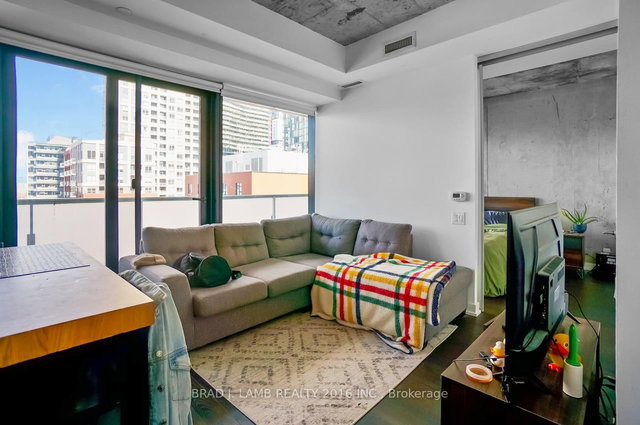 1405 - 11 Charlotte Street