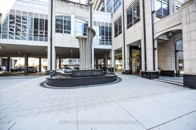 2712 - 761 Bay Street