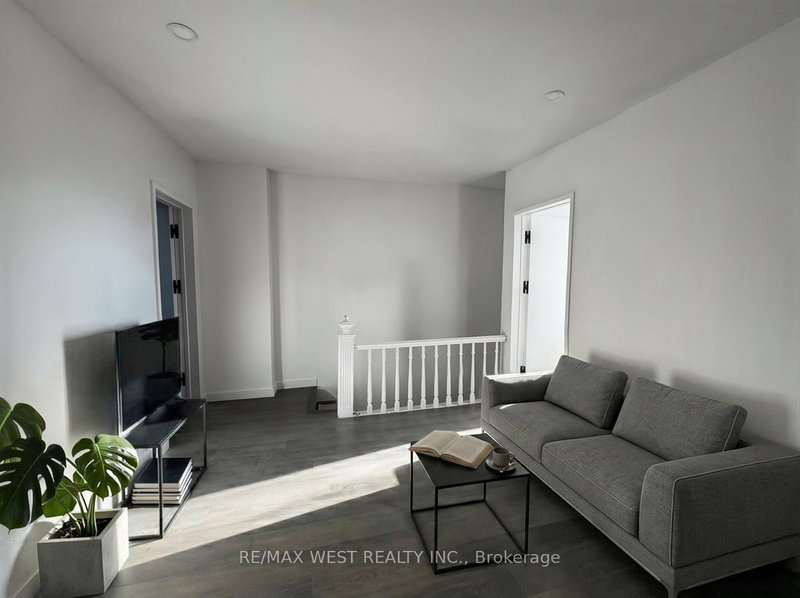 3 - 436 Markham St, Toronto, M6G 2L2 | Image 2