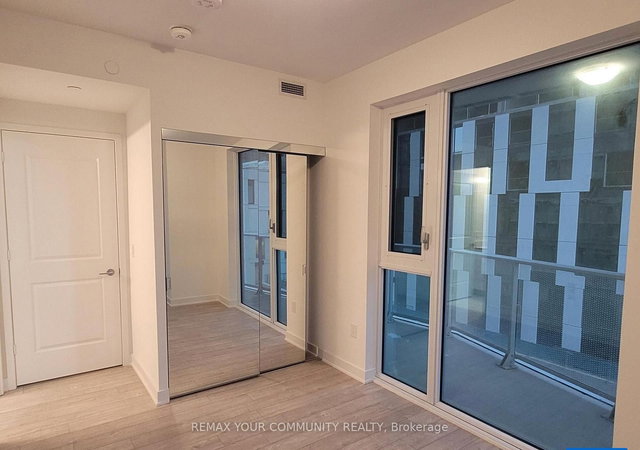 901 - 100 Dalhousie Street