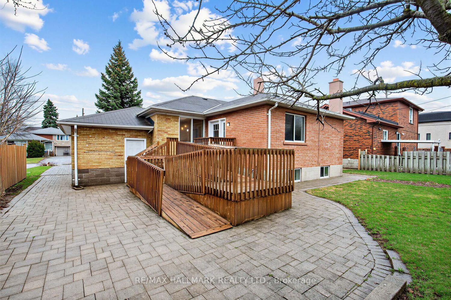 Detached House for sale at 144 Waterloo Avenue, Toronto, Ontario, M3H 3Y8 - Bathurst Manor - MLS: C12996004