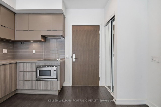 506 - 39 Roehampton Avenue