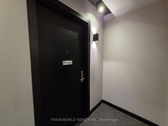 805 - 8 Eglinton Avenue E