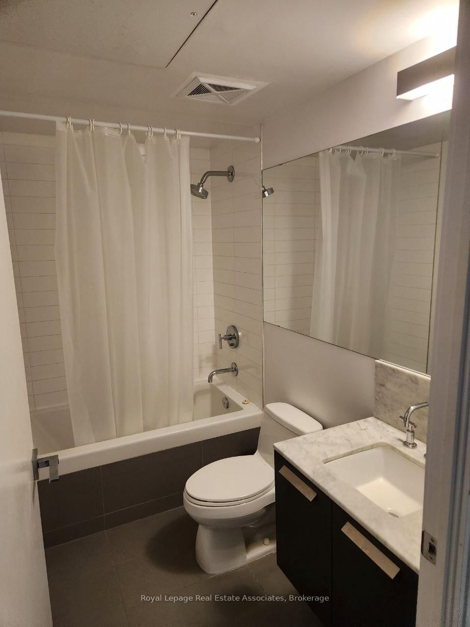 42 Charles Street E, Unit 405 - Photo 4
