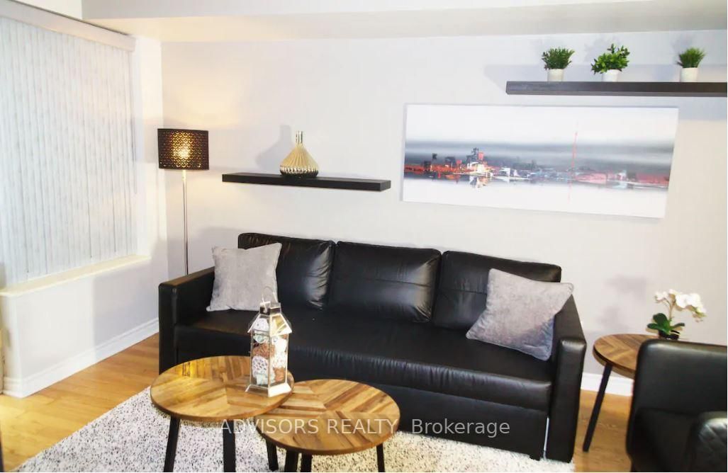 270 Wellington Street, Unit 413 - Photo 2