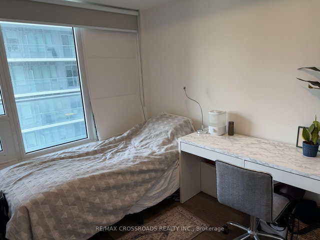 1913 - 195 Redpath Avenue