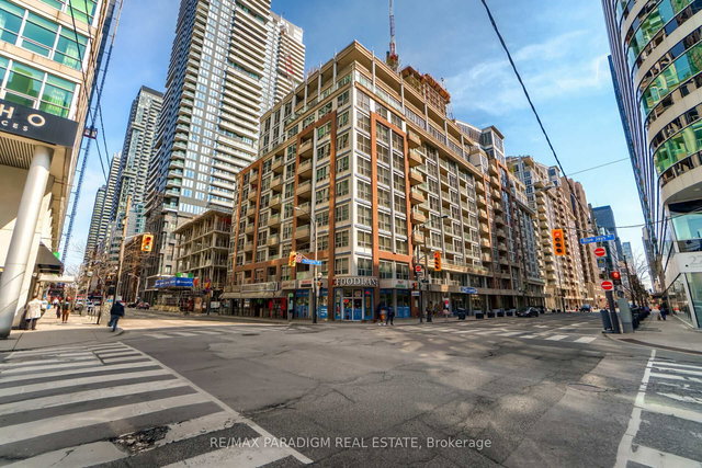 213 - 270 Wellington Street W