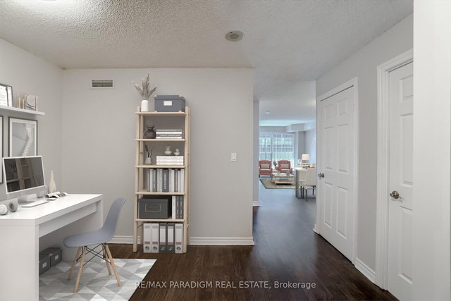 213 - 270 Wellington Street W