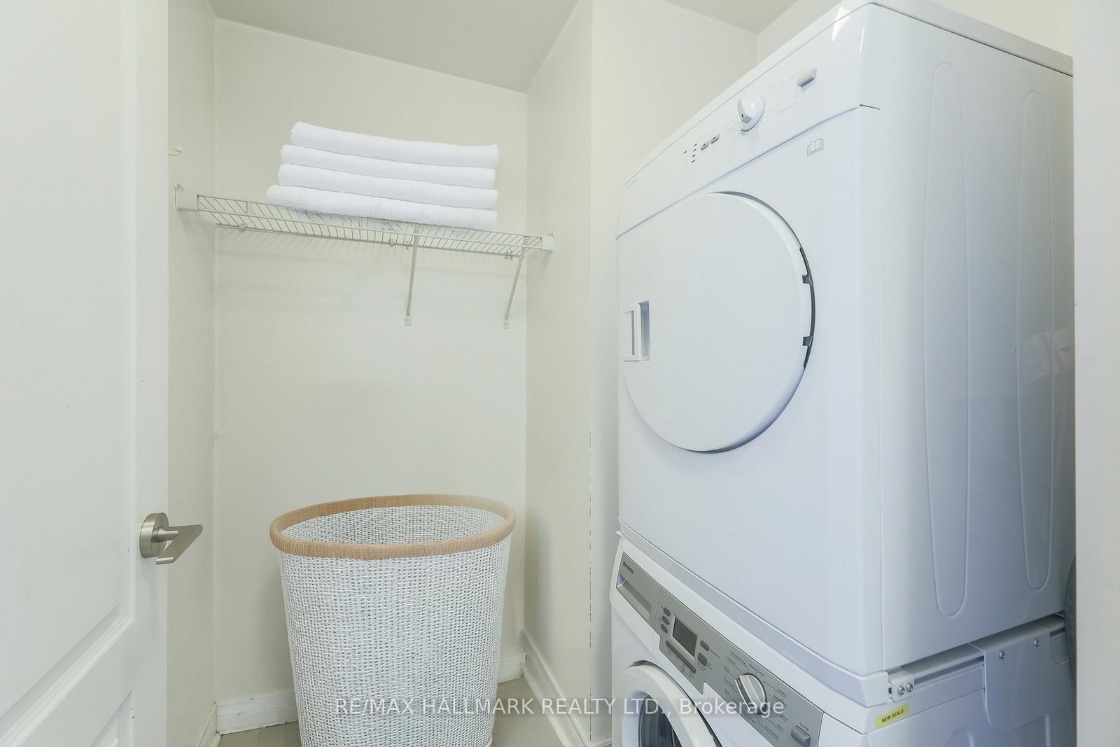 2756 Old Leslie Street, Unit 1017 - Photo 8