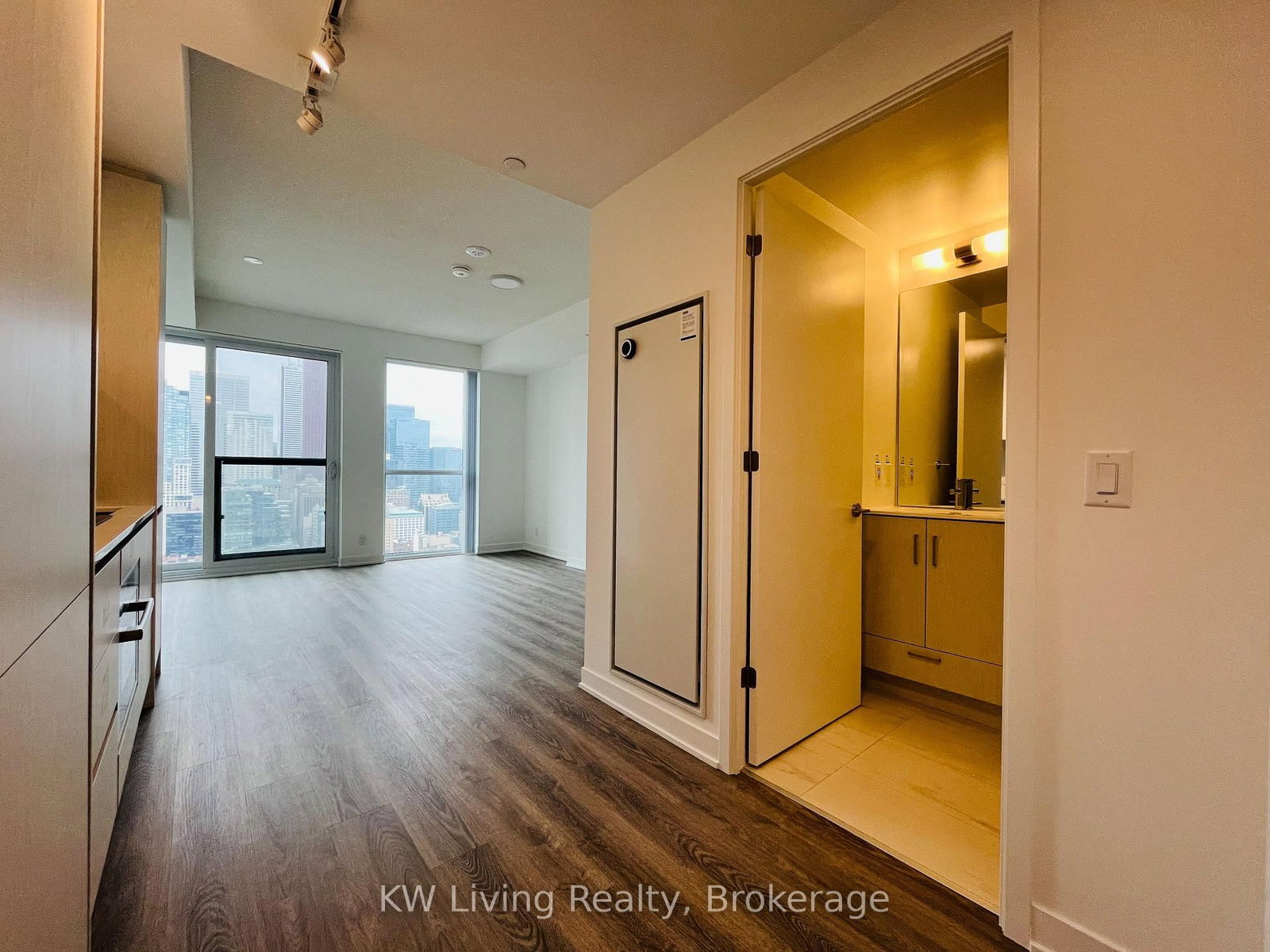 180 Front Street E, Unit 3911 - Photo 2