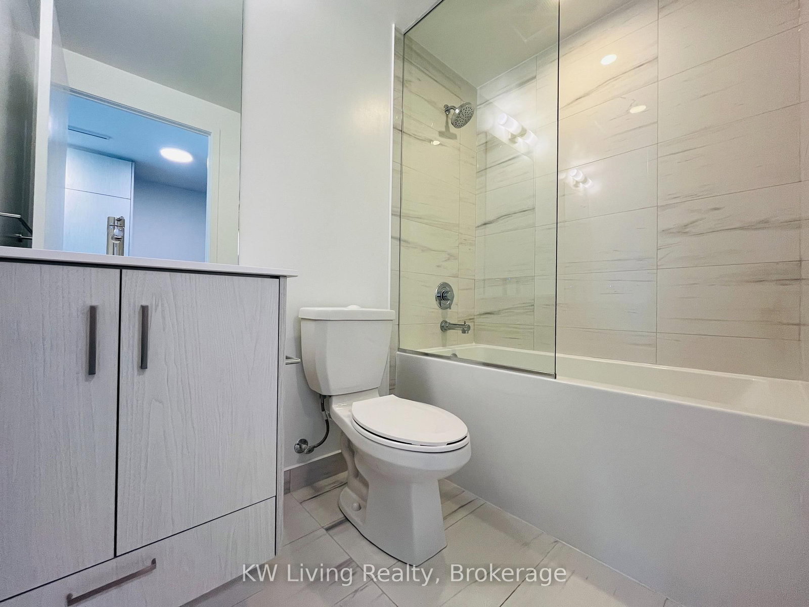 180 Front Street E, Unit 3911 - Photo 3