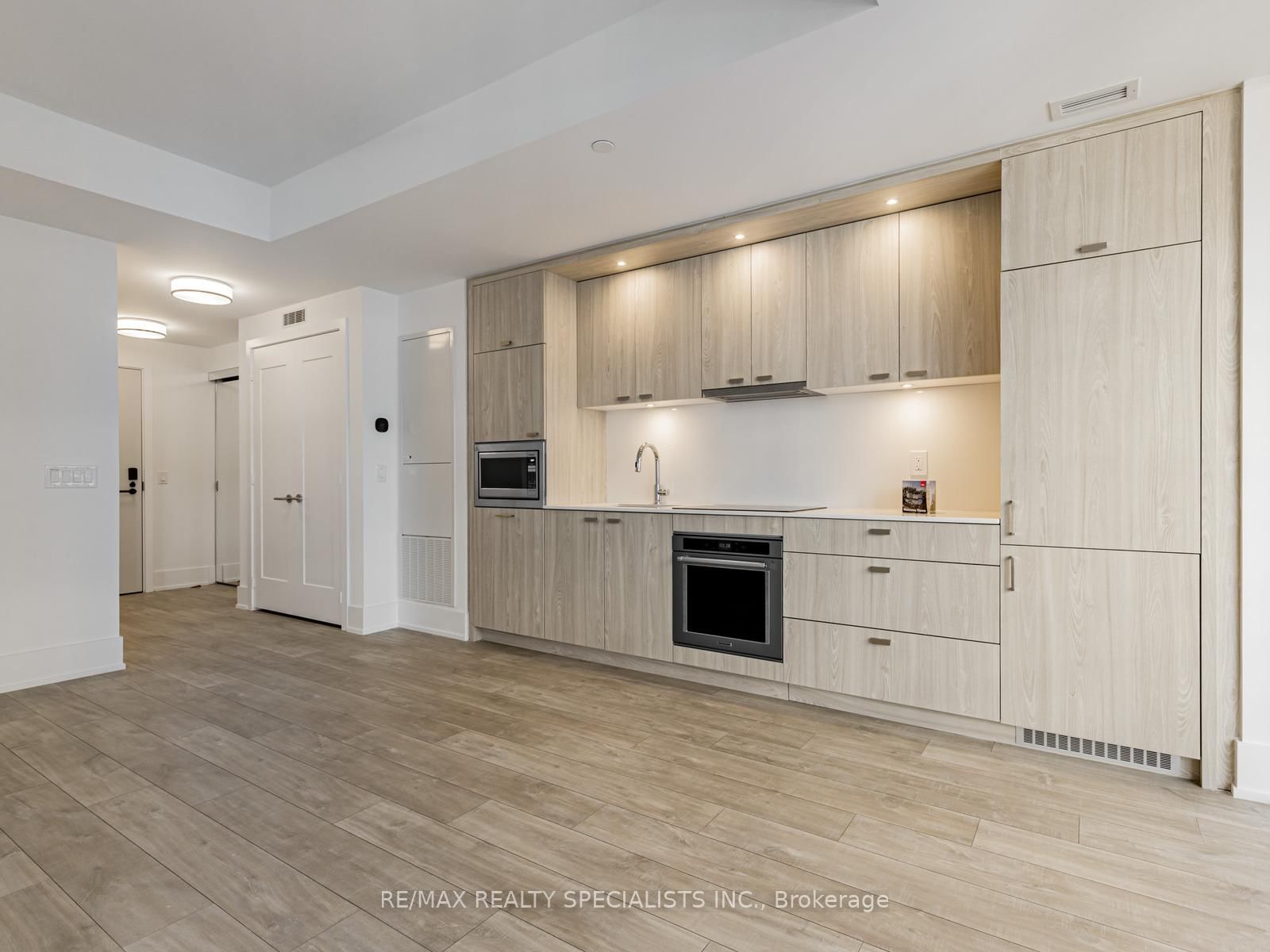 115 Denison Avenue, Unit 920 - Photo 10