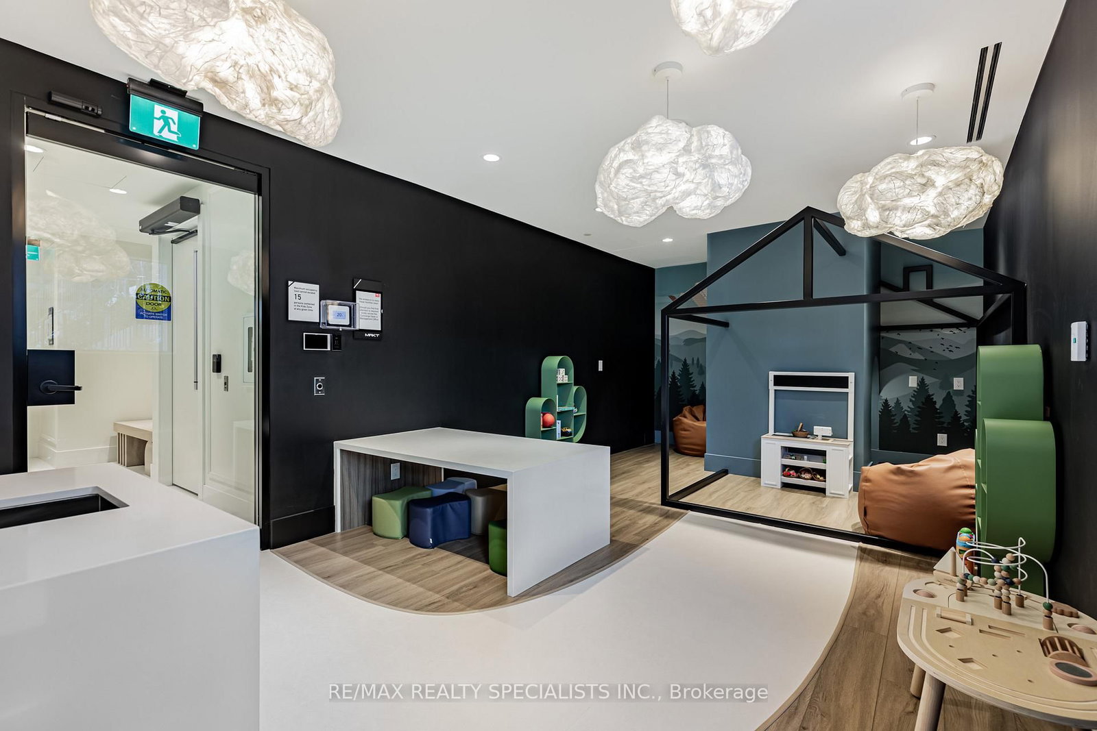 115 Denison Avenue, Unit 920 - Photo 19