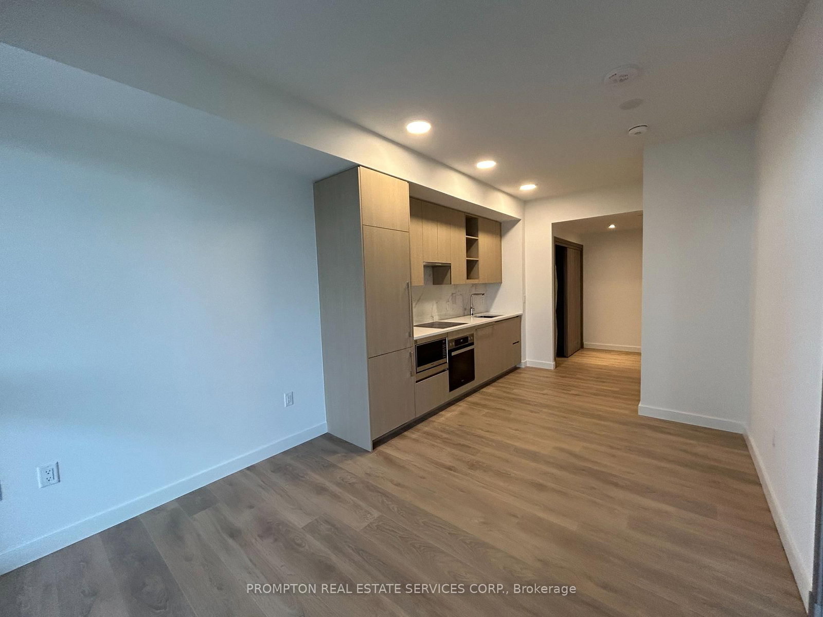 27 Mcmahon Drive, Unit 1615 - Photo 4